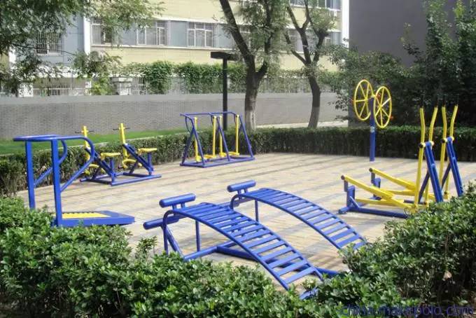 小区健身器材“惹祸”，赔偿责任谁来扛？